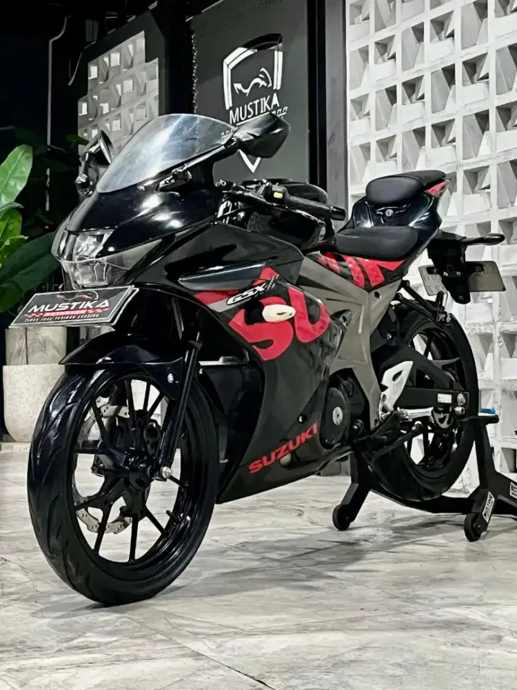SUZUKI GSX R 2017 - Chintia Mustika