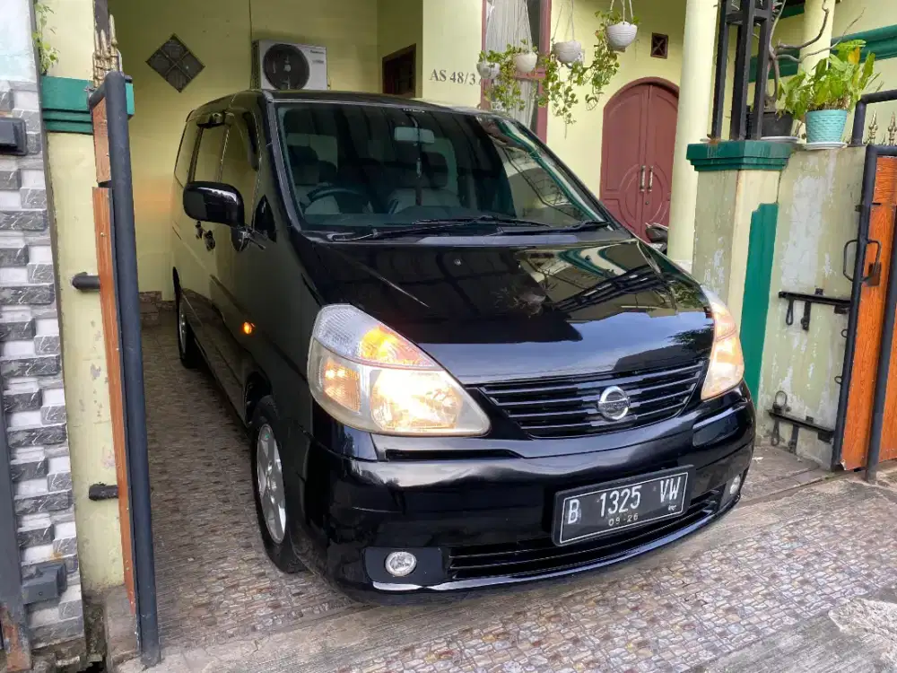 Dijual Nissan Serena 2.0 CT tahun 2006 Metic