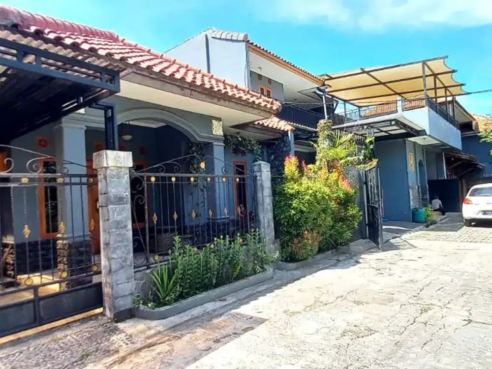 Dijual Tanah Beserta 4 Bangunan di Padalarang, Strategis Area Komplek