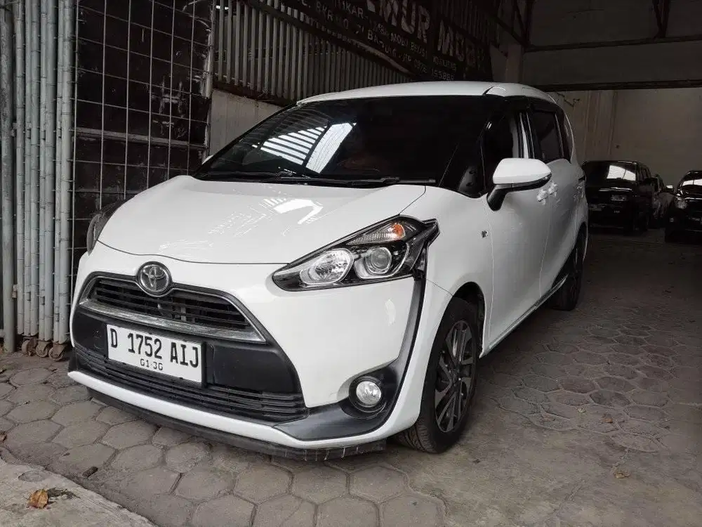 Toyota Sienta V manual 2018
