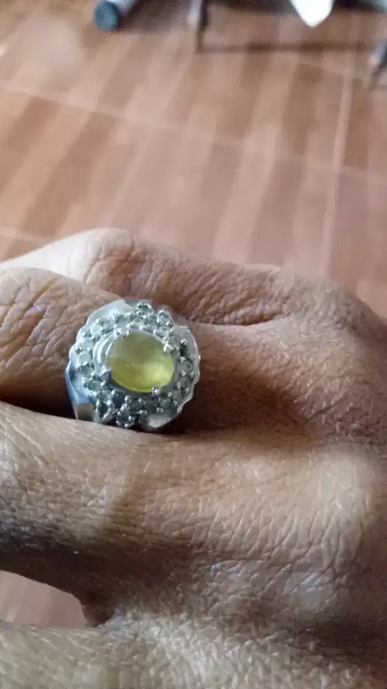 Batu yellow safir