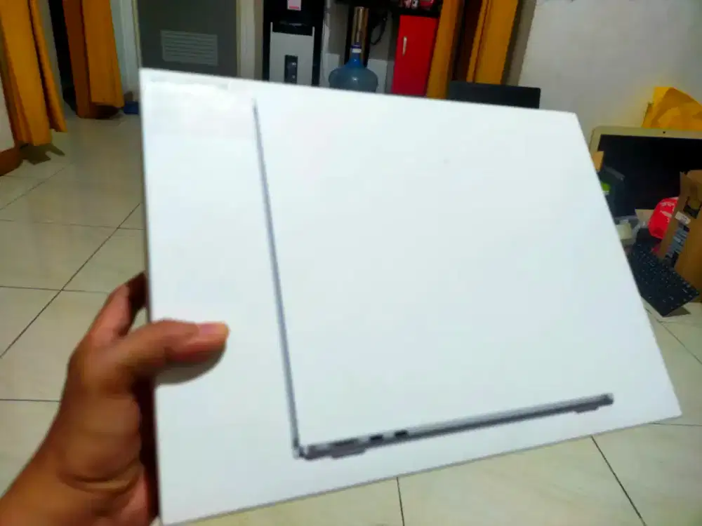 Dijual MacBook air 13-inch M2 Ram 16GB DDR4 SSD 256GB CC 5 Grnsi IBOX