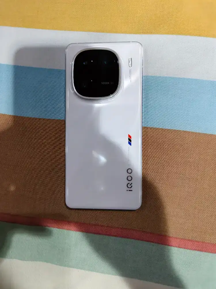 Vivo IQOO 12 BMW Series 16/512gb