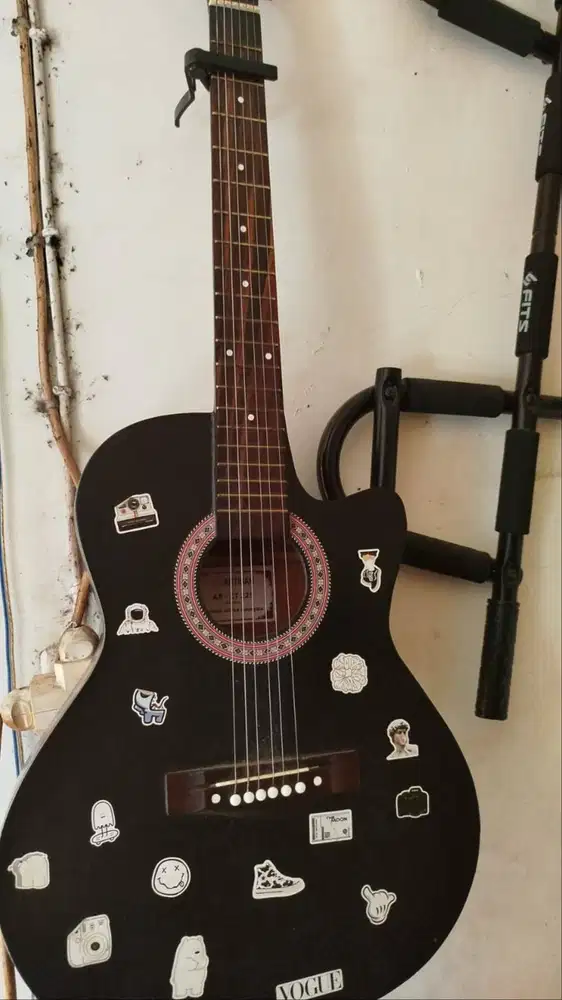 Jual gitar bekas pemakaian pribadi