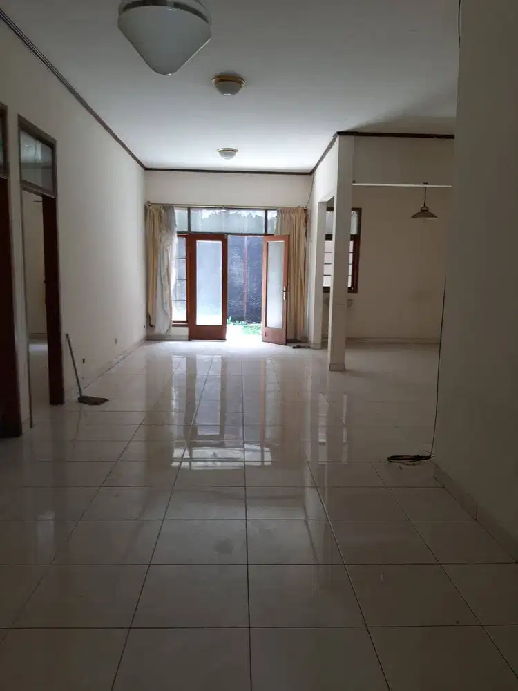 Rumah Lama Murah Terawat Dalam Komplek Dekat Srimahi Baru BKR