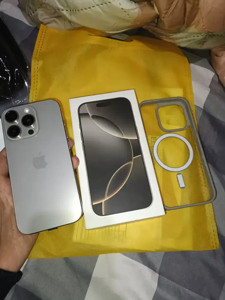 iPHone 16 pro natural titanium
