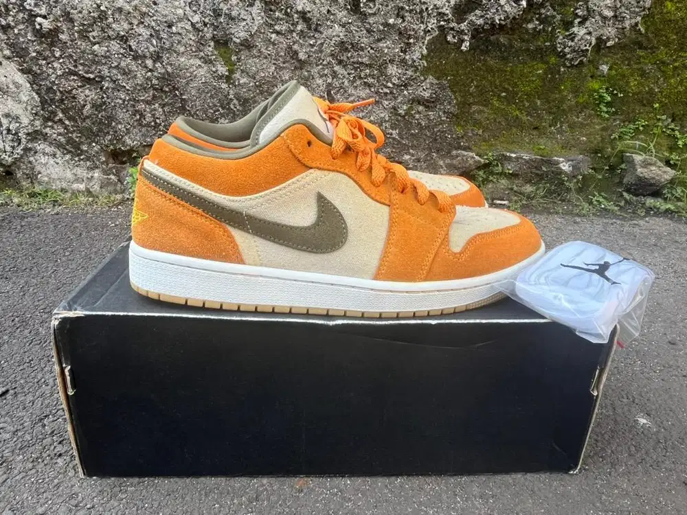 Sepatu Nike Air Jordan 1 Low SE Light Curry