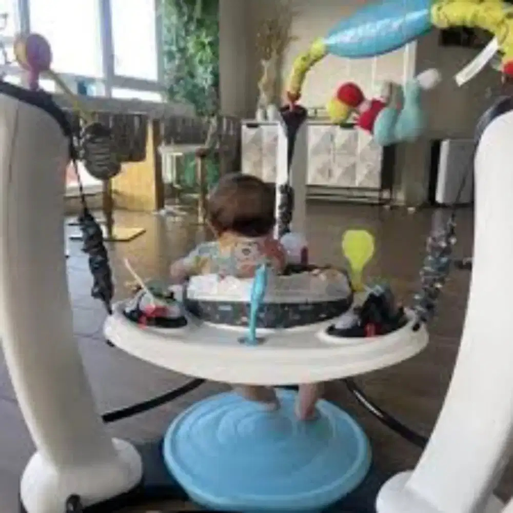 Evenflo Exersaucer, jumping activity
