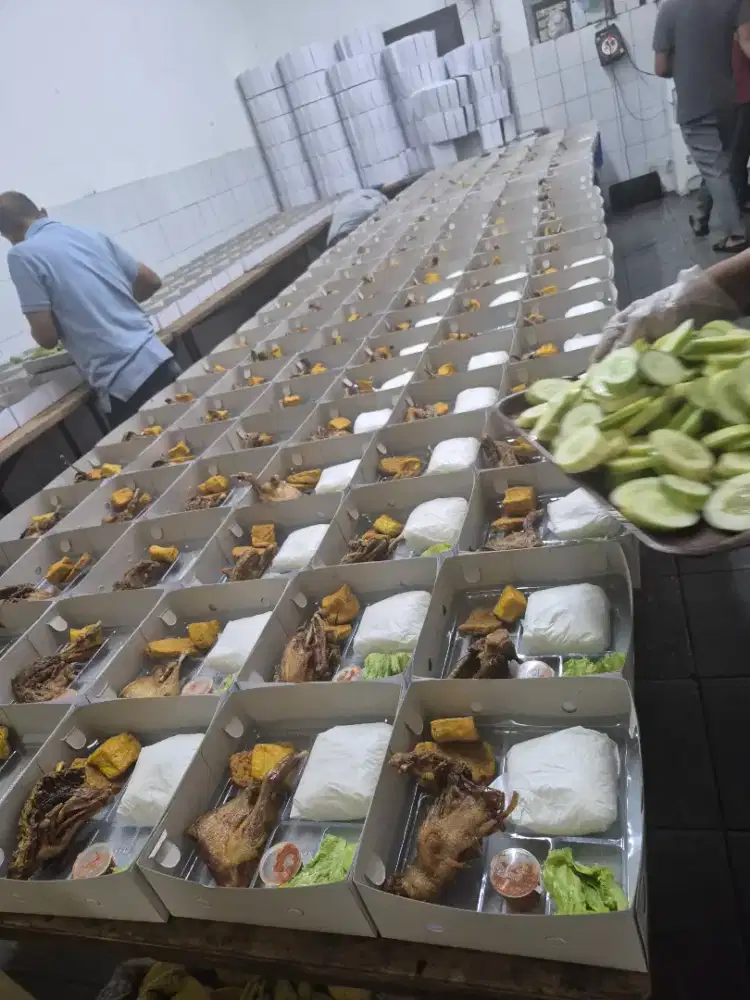 DICARI TUKANG MASAK NASI & JURU POTONG SAYUR