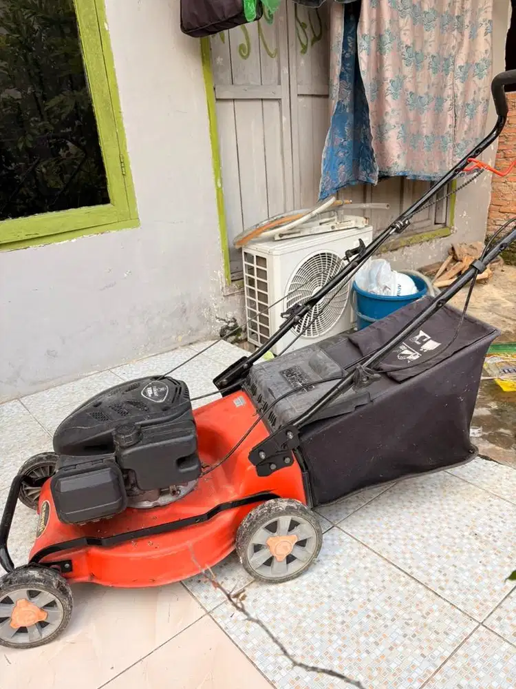Mesin Pemotong Rumput