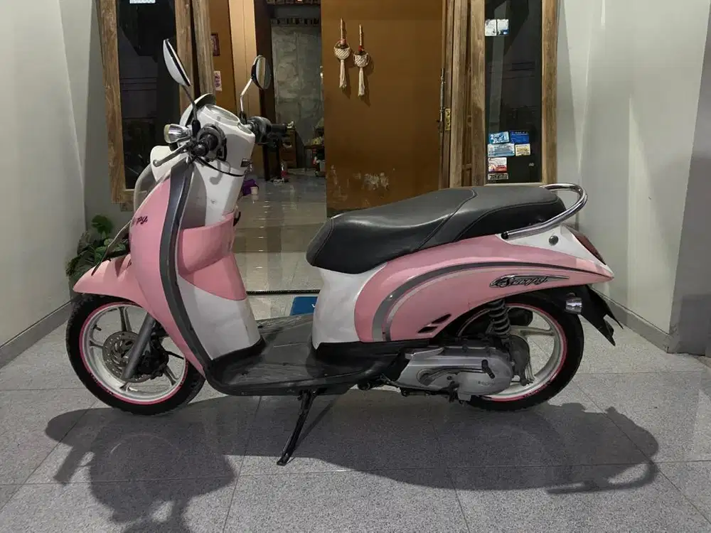 Honda Scoopy 2011 warna pink favorit siap pakai