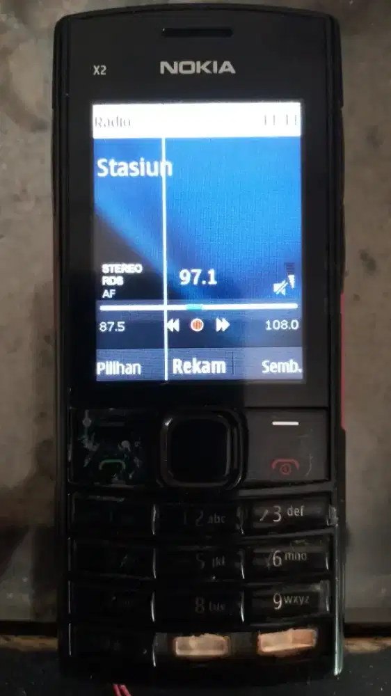 Nokia X2 02 + carger