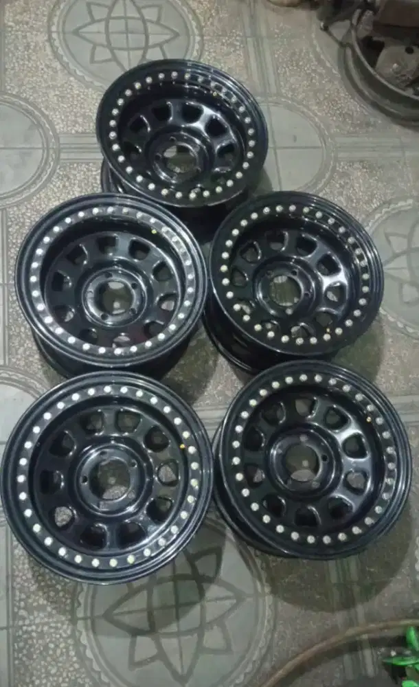 Velg bekas buat mobil cherokee, hilux sc, innova, rush