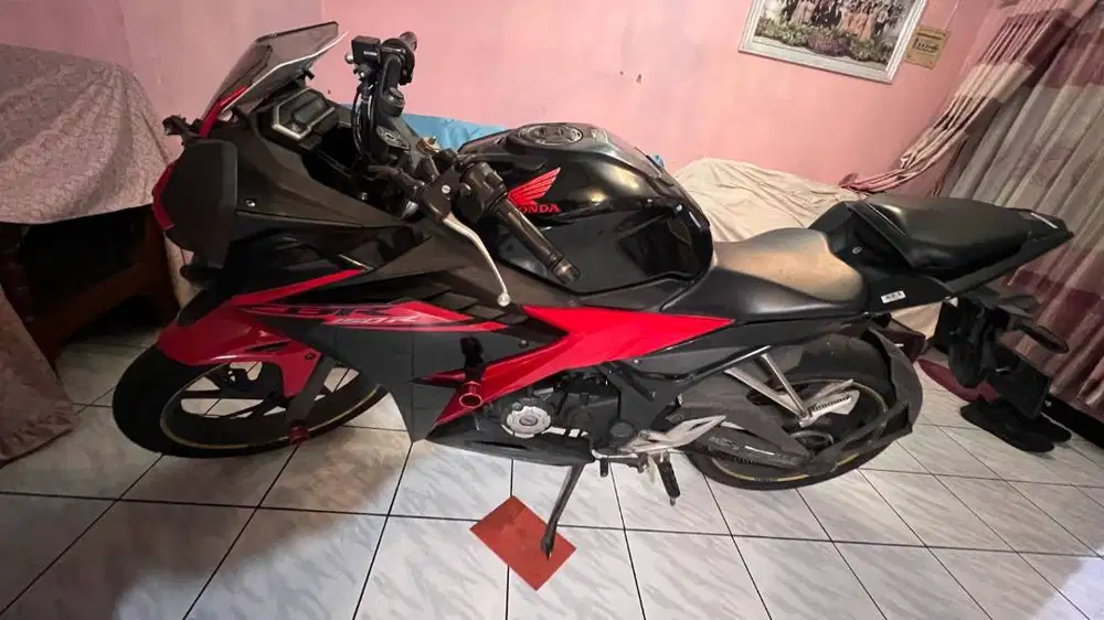 Honda CBR 150R thn. 2017