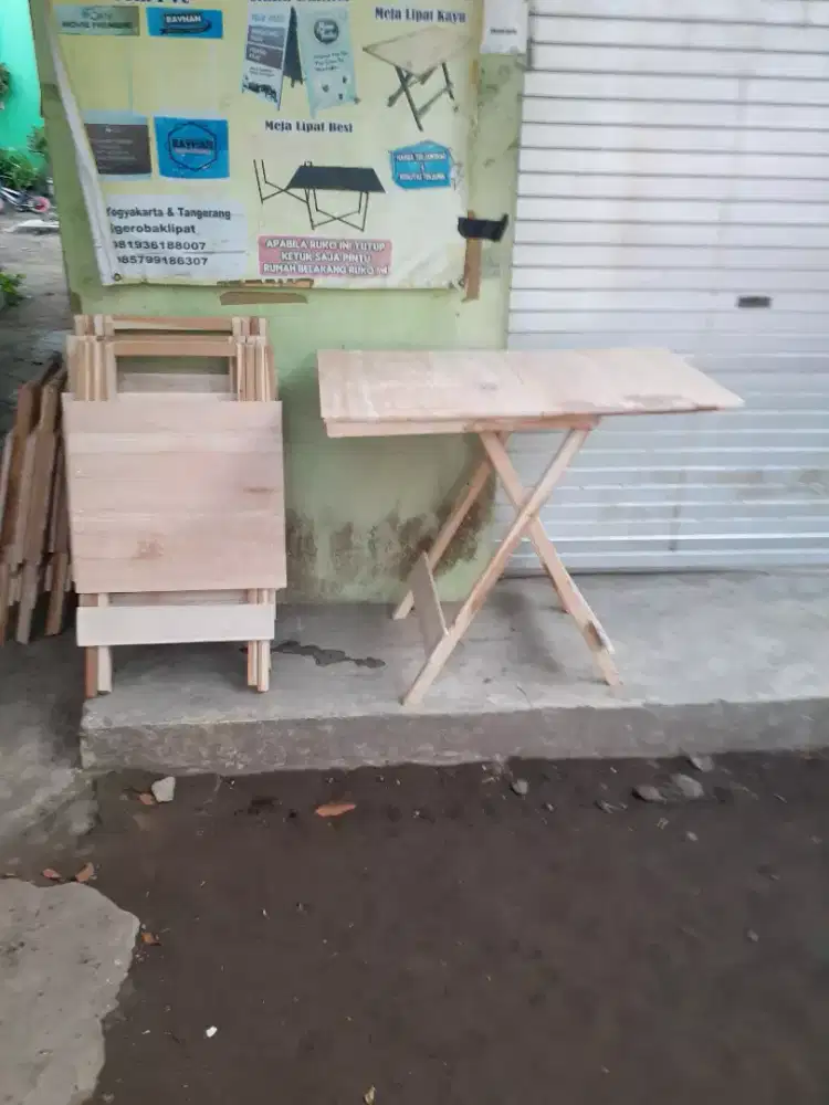 Meja lipat kayu