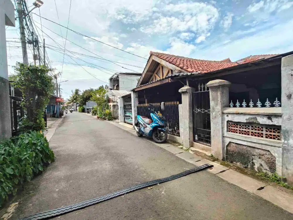 Rumah Lama Tanah Bangunan Luas hitung Tanah saja cocok untuk Usaha di Ciputat