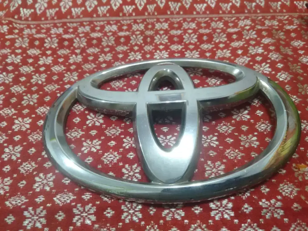 Logo vToyota untuk mobil kijang Innova reabon