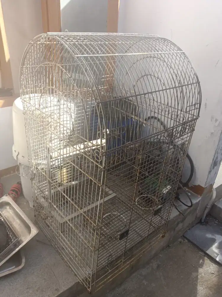 Kandang koloni bekas