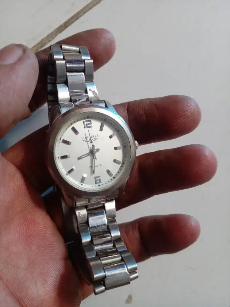 Jual jam tangan wanita merk LONGINES masih bagus kondisi mati .