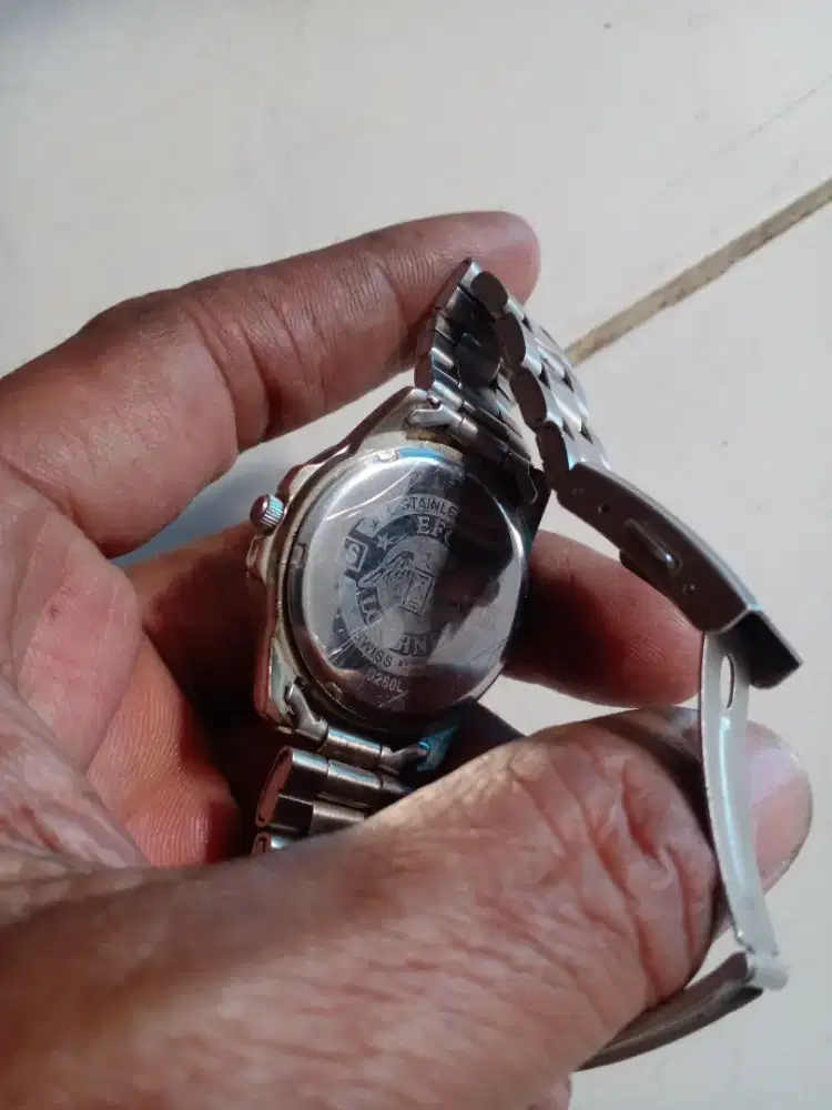 Jual.jam Tangan wanita merk LONGINES masih bagus mulus kondisi mati.