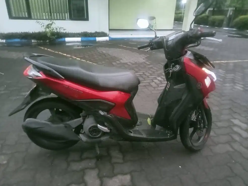 Motor Yamaha Gear merah merona.