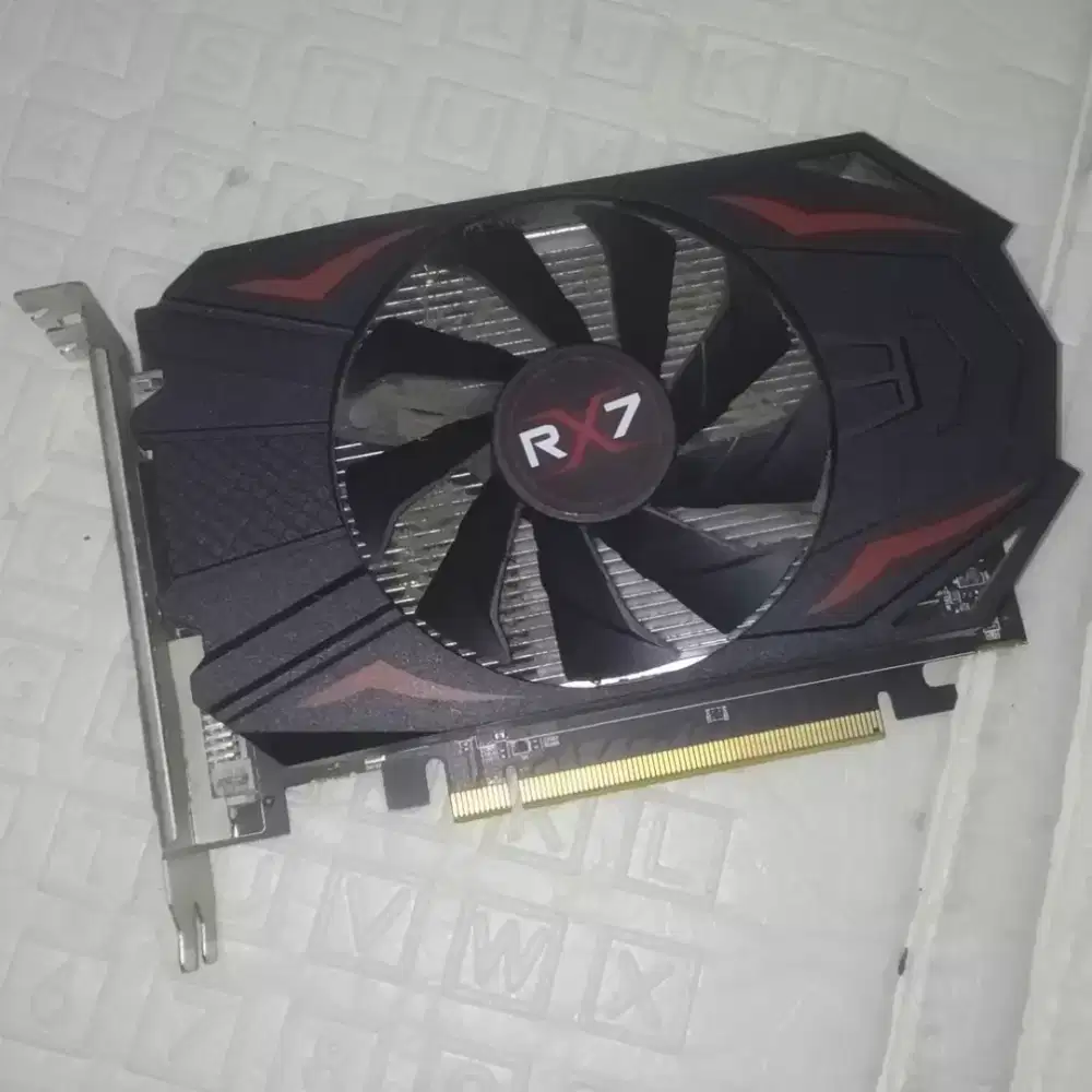 Original RX7 AMD Radeon R7 • 4GB 128Bit GDDR5