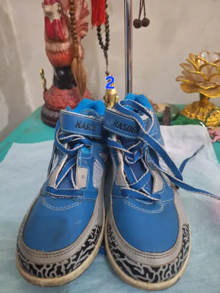 Sepatu branded 
Kasogi uk 2 warna biru 
Limited edition 
Barang terawa
