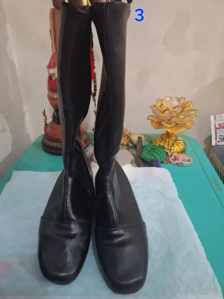 Sepatu bot wanita branded 
Bally uk 3 warna hitam 
Limited edition bar