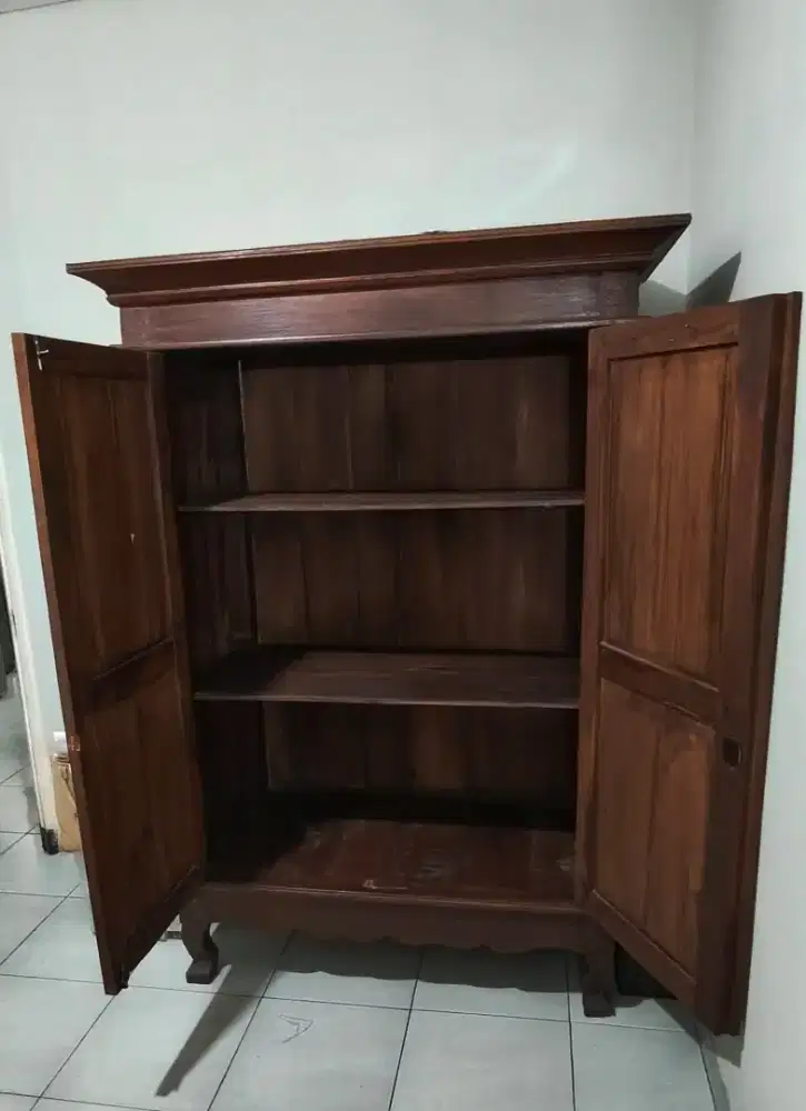 lemari kayu jati