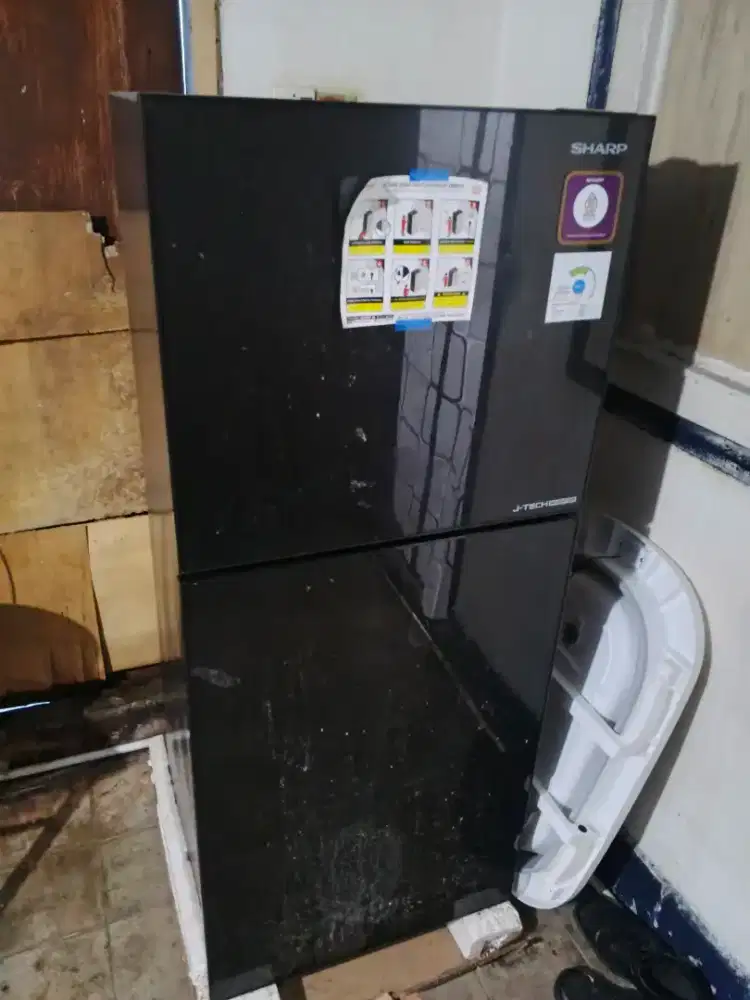 Dijual borongan AC Sharp kulkas Sharp 2 pintu & smart tv Toshiba 32 in