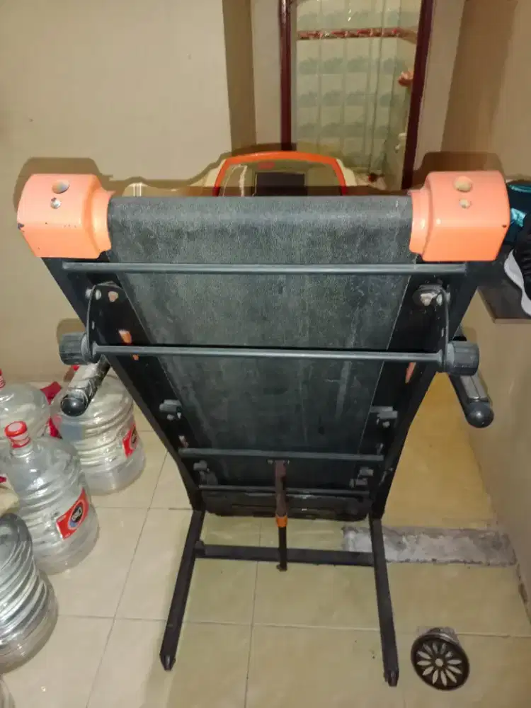 Treadmil kokoh dan kuat