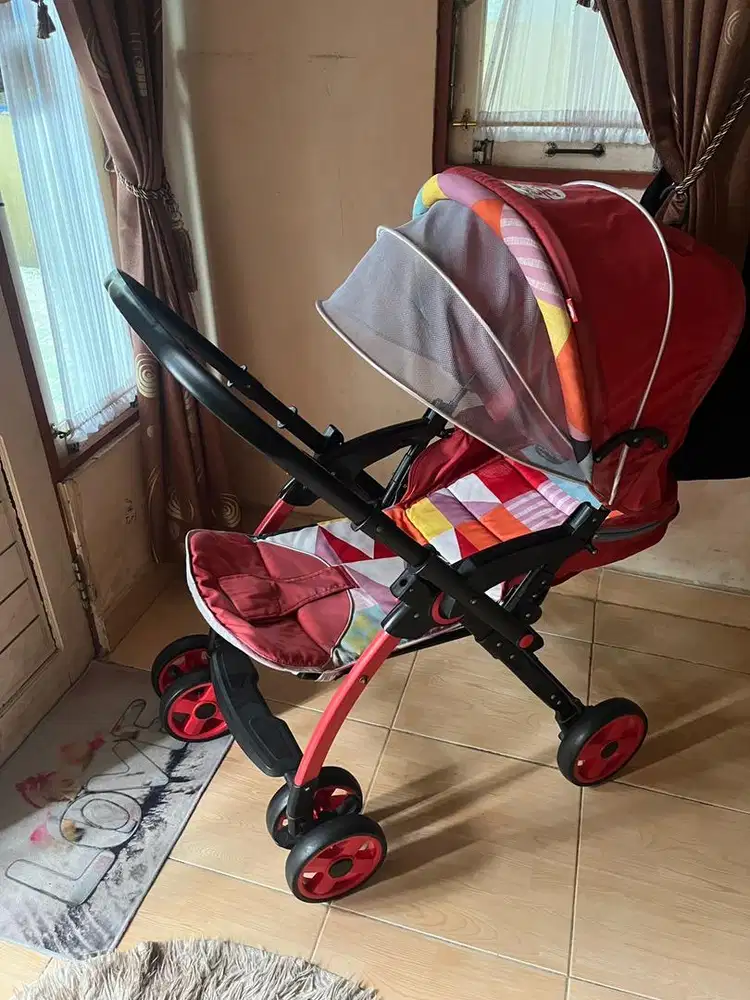 Stroller bayi duduk dan berbaring