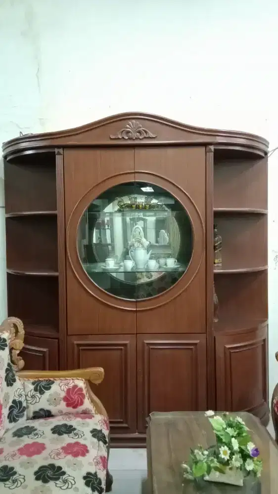 LEMARI HIAS MODEL MAHKOTA