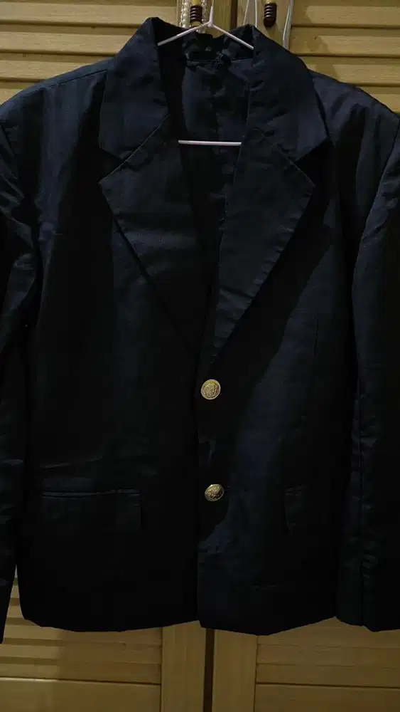 Jas Hitam Wanita / Blazer Hitam Wanita (Kancing Emas Gold)