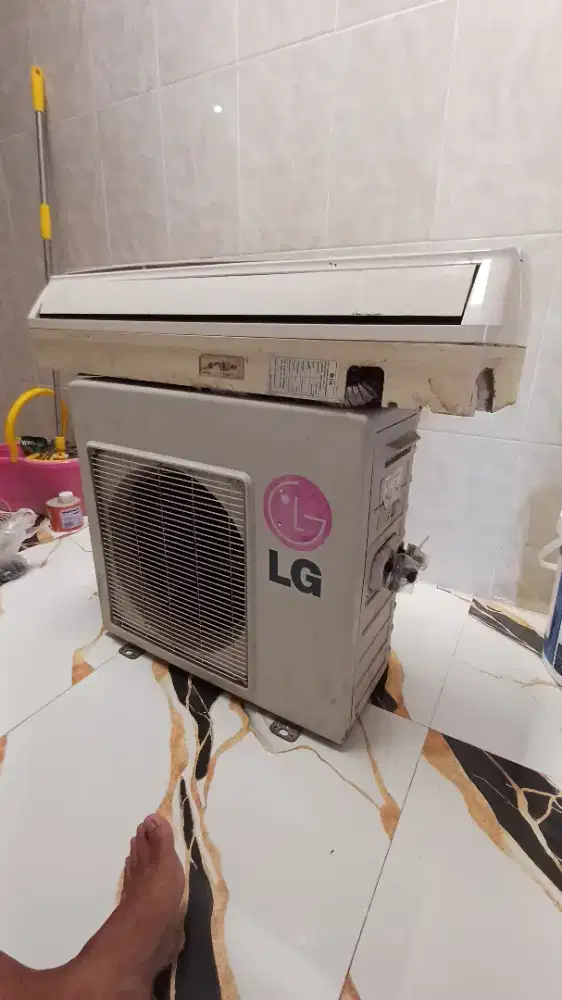 AC LG 1/2 PK bekas