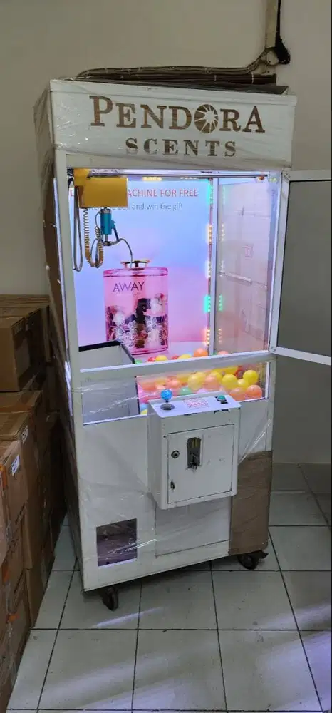 Mesin Capit Boneka / Claw Machhine