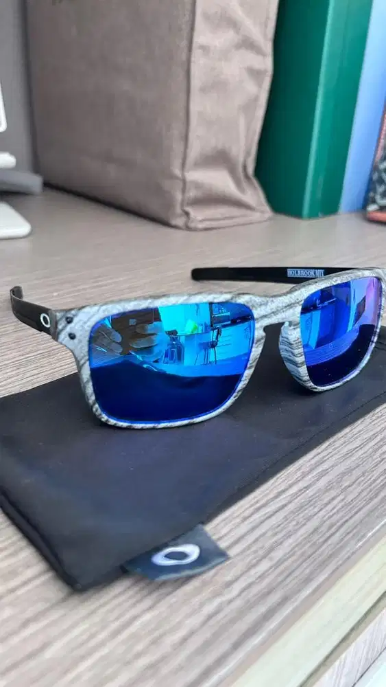 Oakley Holbrook Mix woodgrain