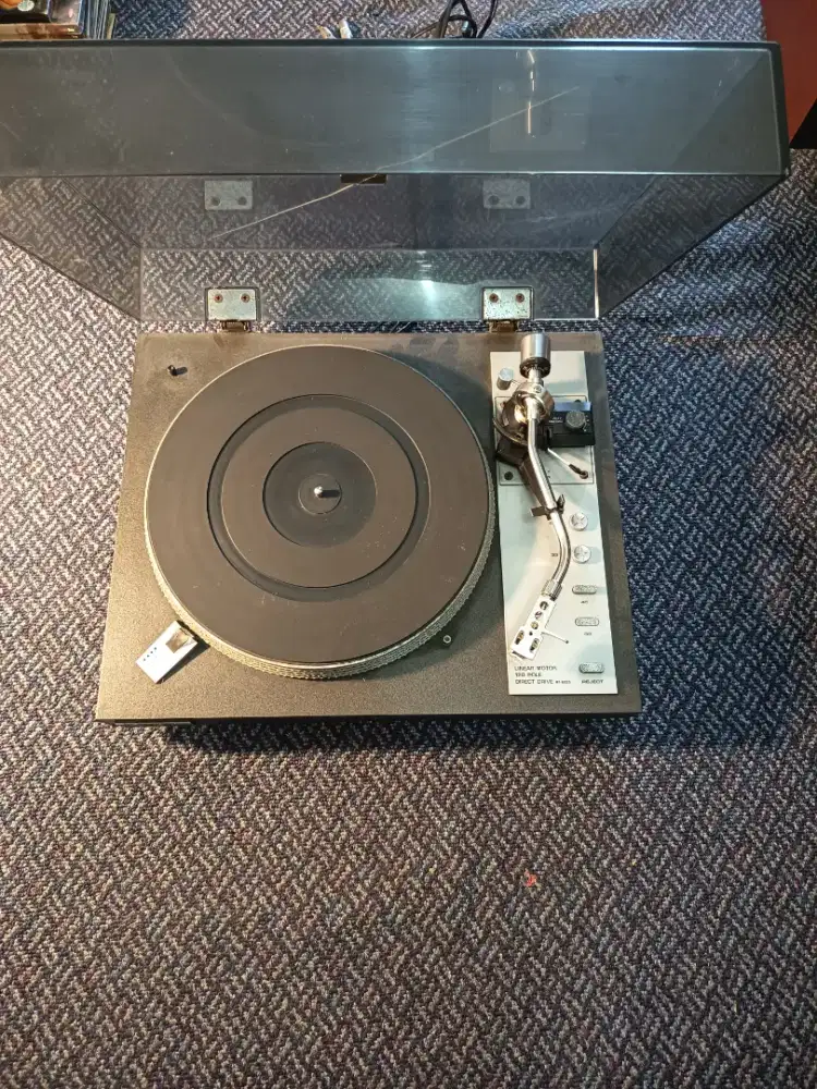 Pemutar piringan hitam Fisher MT 6225