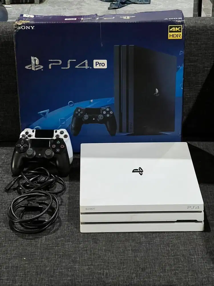 Playstation 4 PRO 1 TB (PS4) Original 2 Stick