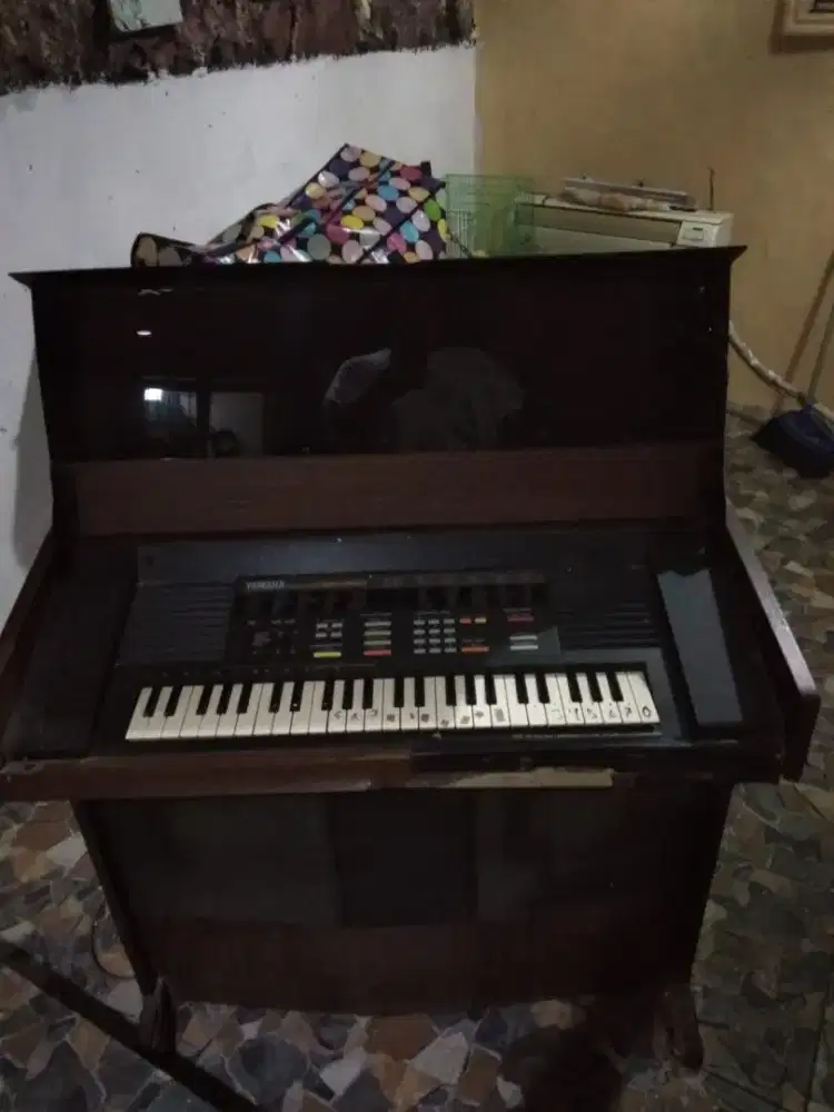 Dijual keyboard bekas jarang pake kondisi baik normal