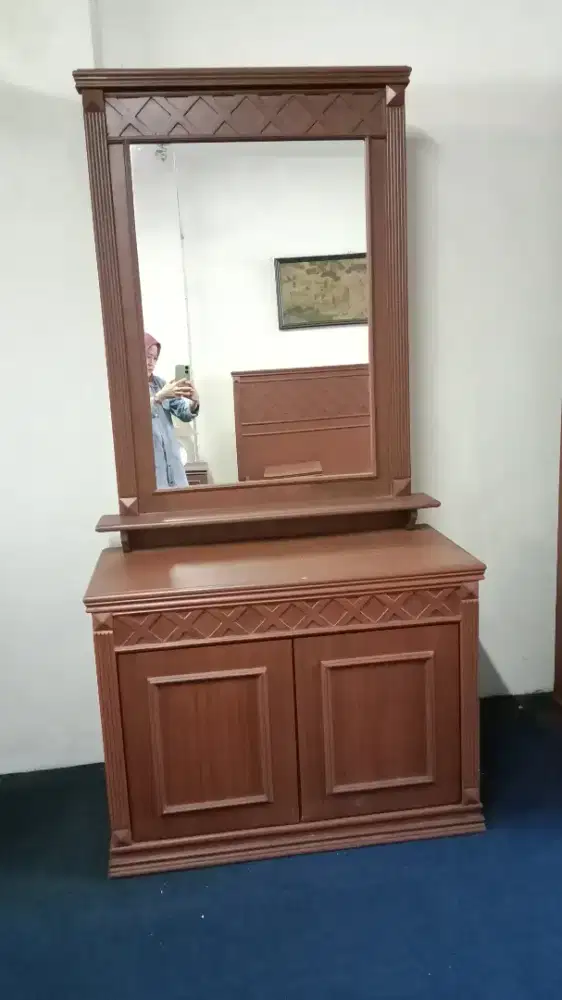 MEJA RIAS BERAGAM MODEL