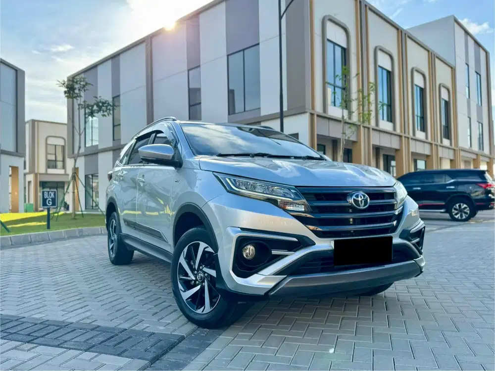 (KM 37 RIBU) Toyota Rush GR Sport A/T SILVER 2023 SANGAT TERAWAT