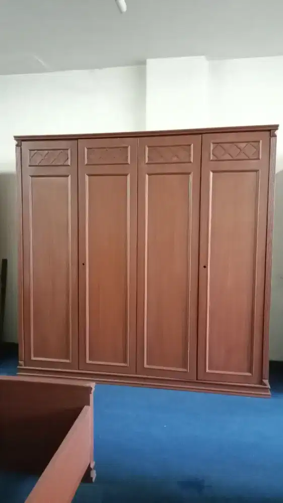 LEMARI PAKAIAN 4 PINTU BERAGAM MODEL