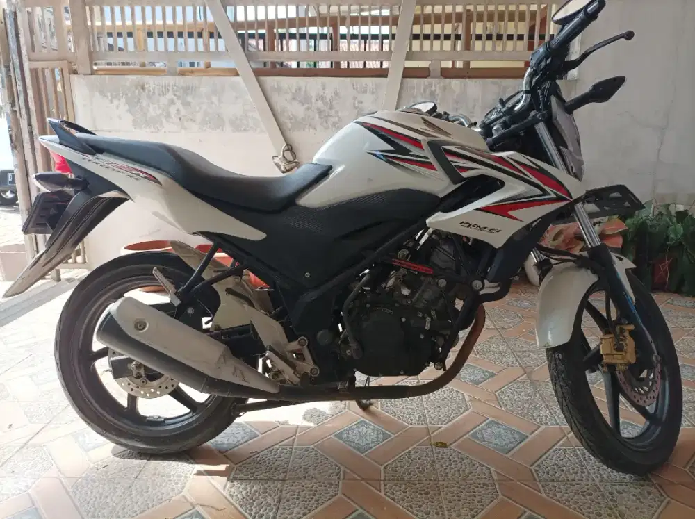 CB150R STREETFIRE TAHUN 2013