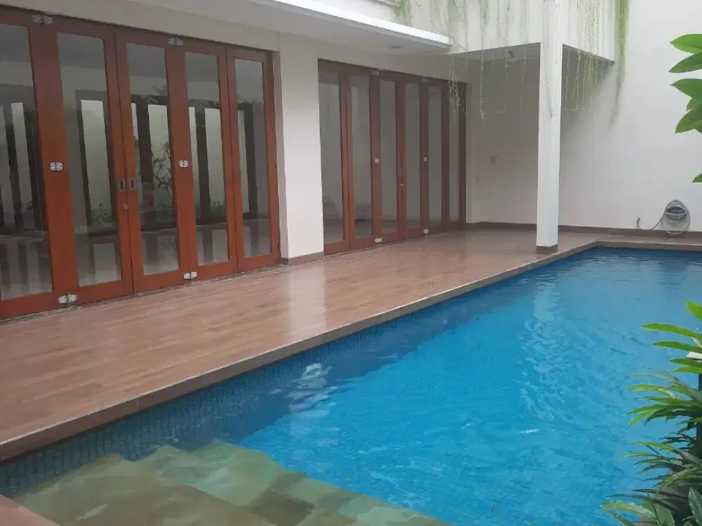 Rumah Bagus Dgn Swimming Pool di Graha Tangsel Gb-16283