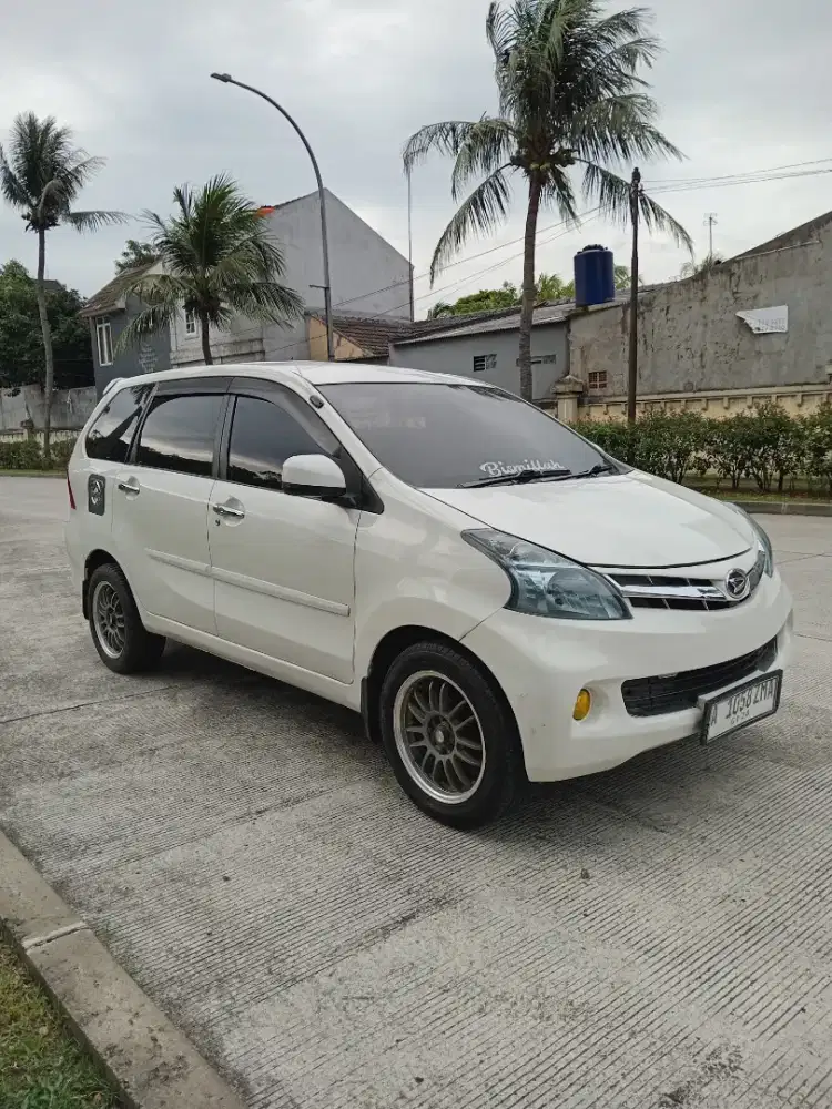 Daihatsu Xenia R1,3 m/t 2013