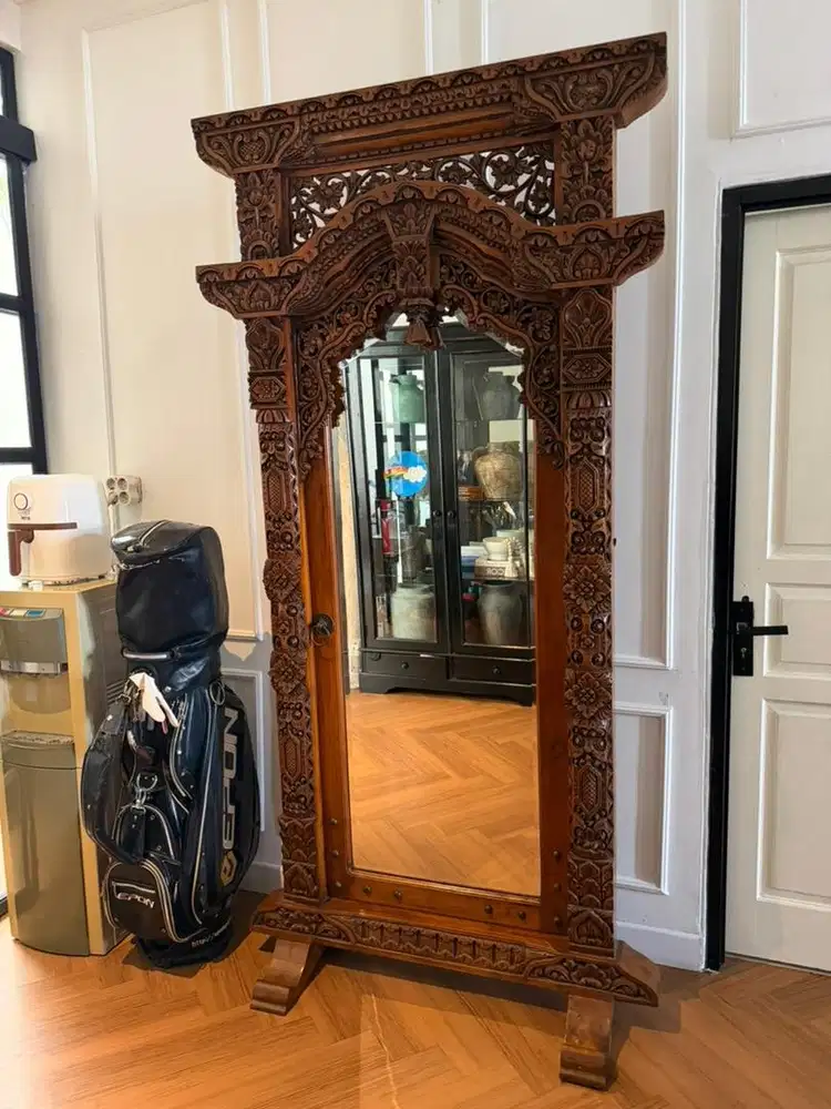 Cermin gebyok ukiran