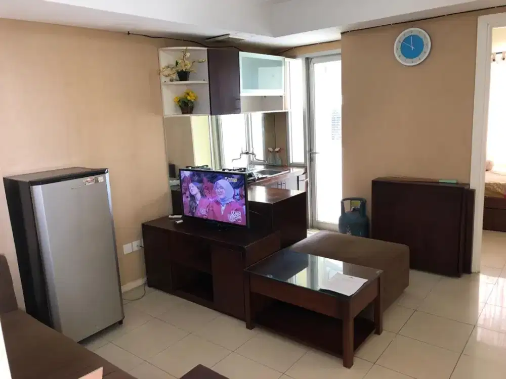 disewakan apartemen green lake sunter,2kamar,furnished,luas 42,lantai tinggi,hoek,AC 3,hadap utara