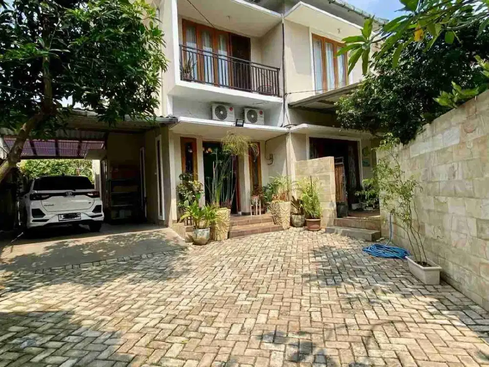 RUMAH TROPICAL MODERN – TENANG, PRIVATE & STRATEGIS
DIJUAL CEPAT | CILANDAK – LEBAK BULUS

Hunian tropical modern dengan suasana tenang dan privasi tinggi, berlokasi sangat strategis di kawasan Cilandak.

Lokasi:
Jl. Mawar Indah, Cilandak
±300 meter dari