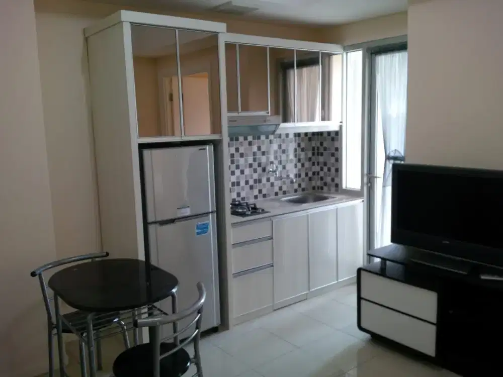 ready apartemen green lake sunter,2kamar furnished,lantai rendah,view kolam renang,hoek,AC 3 dan waterheater